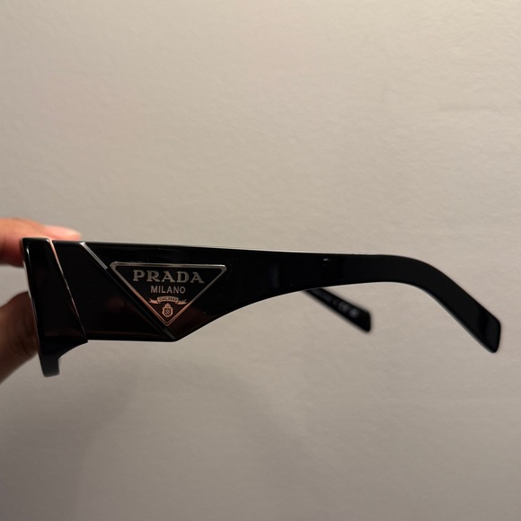 PRADA SUNGLASSES WITH TRIANGLE LOGO - Picture 2 of 6
